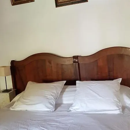 Les Logis De Bed & Breakfast 4*