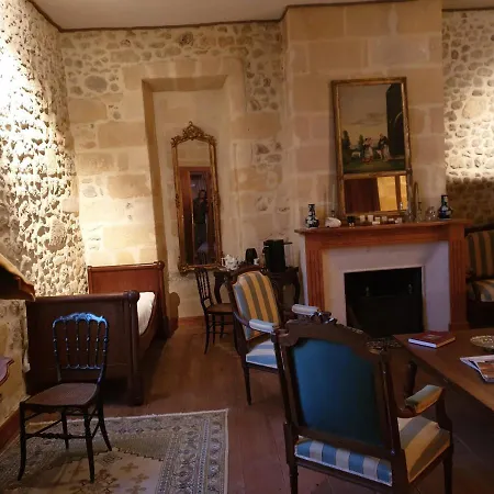 Les Logis De Alojamento de Acomodação e Pequeno-almoço Lestiac-Sur-Garonne