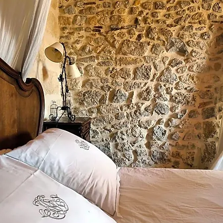 Les Logis De Bed & Breakfast 4*