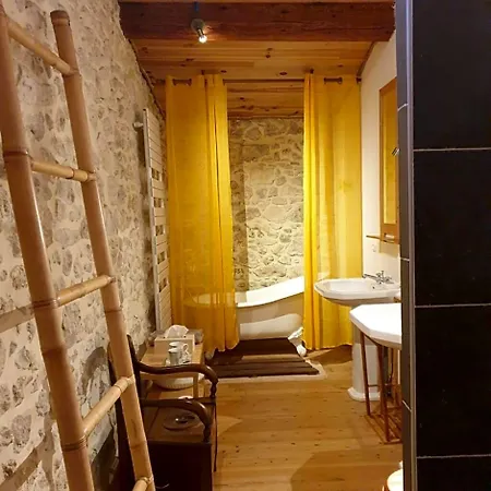 Les Logis De Bed & Breakfast